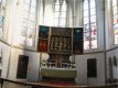 Bereich um den Altar
Das Panoramafoto zeigt den vorderen Bereich der Langenloiser Kirche rund um den Hochaltar, einen gotischen Flügelaltar mit Bildern von Helmut Kies.