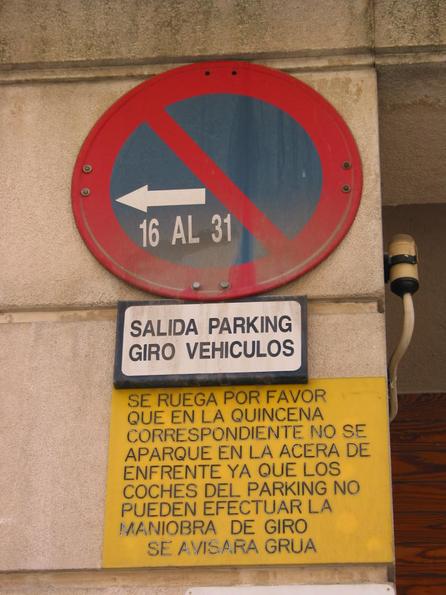 Barcelona Halteverbot nach Tagen im Monat
Für Ausländer völlig unverständlich ist dieser Zusatz bei einem Halteverbot. Es heißt vom 1 bis 15 eines Monats ist dort parken erlaubt, 16 bis 31 eines Monats hingegen verboten.