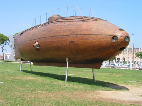 Erstes Uboot: Nachbau in Barcelona
Beim Hafen von Barcelona ist der Nachbau des weltweit ersten dampfgetriebenen Uboots zu sehen. Die Jungfernfahrt war bereits am 2. Oktober 1864.