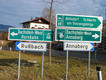 Familien Skiregion Dachstein West:  Wegweiser Russbach
22.8 km nach der Autobahnabfahrt Golling: Dem Verlauf der Linkskurve folgend weiter auf der Bundesstraße nach Russbach.