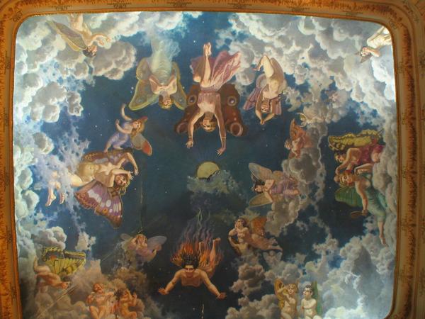 Ceiling painting in the casino of Murcia
Heavenly scenes happen on the ceiling. A case for tiltable display of the Canon S1 : the camera is laid on the ground, the display is turned upwards.