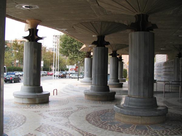 Columns from architect Gaudi
The area before the entrance with the typical swung columns of Gaudi.