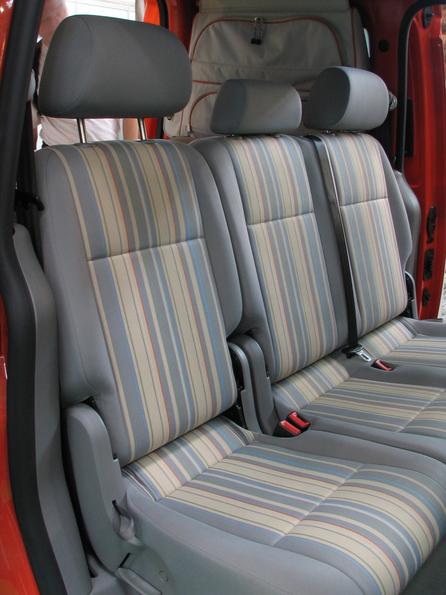 VW Caddy inainte de camping
Cele 3 scaune raman folosibile in intregime . Cu roof tent toata familia poate pleca in vacanta si inca ieftin.