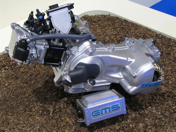 Piaggio 250 ccm engine for hybrid motorcycle
This drive system will be first times used 2008 in a new scooter. The 244ccm 4 stroke engine is complemented by a 2,5 kW electric engine.