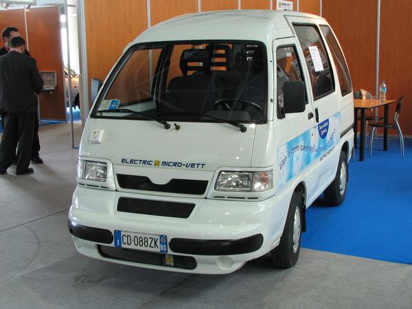 Electric microvan
This electric minibus uses 16,4 kWhs electric power instead of 7,7 liters of gasoline for 100km. The  6 seats Micro-Vett. is Ideal as delivery truck in the downtown.