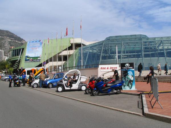 Test drive in front of the Grimaldi forum
During the whole EVER Monaco in 2006 many different vehicles were ready before the Grimaldi forum for test driving. Electric mobility not only to look rather to experience.