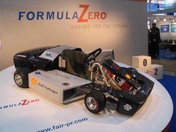 Formula zero sustituie la Formula 1 para inovar
Por fin un deporte de carreras con inovaciones.  La Formula 1 fue innovadora en su momento para la tecnologia auto pero ahora la tecnologia punta ya no encaja con la formula 1 .