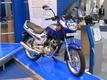 Indien Motorrad
Indisches Motorrad TVS Victor GLX 125, luftgekühlter 125ccm Einzylinder Viertaktmotor mit rund 7kW Leistung und Vierganggetriebe.