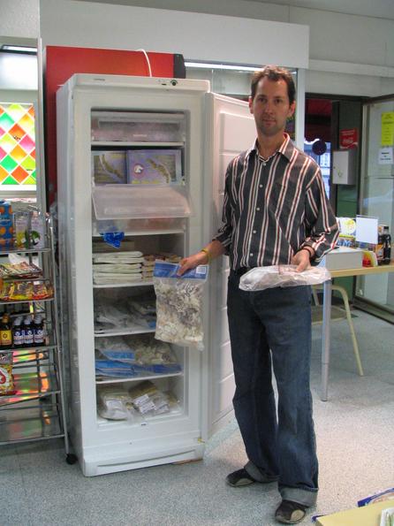 Tiefkühlwaren
Beim Transport von Tiefgekühlten ist darauf zu achten, dass die Kühlkette nicht unterbrochen wird. Im Moment wird daher noch alles tiefgekühlte direkt vom Lieferanten geliefert.