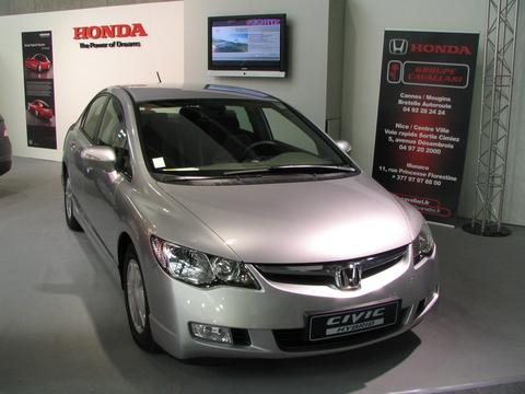 Honda Civic
Es gibt nicht nur den Toyota Prius Hybrid. Das IMA System vom Honda Civic kommt in den Verbrauchswerten sehr nah heran.
Bild 2
