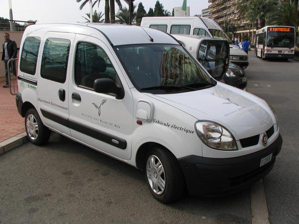 Renault Kangoo electric car
Lithium is the material on which our automobile future consists. At a short test drive, drive, it was possible to convince myself about this.