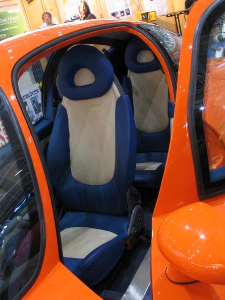 jetcar rear seat
The front seat is flapped to the front and gives the entrance to the rear seat free.