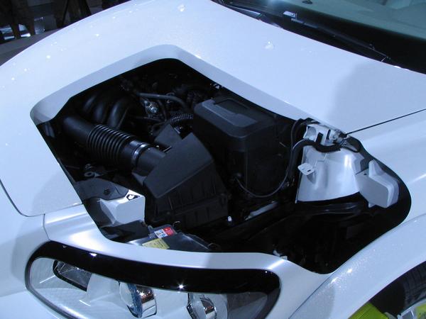 Volvo Plug-in-Hybrid Generator
Wie groß ist die Reichweite von einem Elektroauto? Solange wie der mitgenommene Generator Strom erzeugt. Der Motor hat keinen mechanischen Kontakt zum Antrieb.