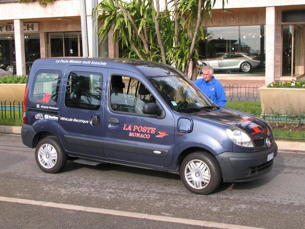 Postal van drives electric in Monaco
Some interviews with drivers from postal vans with Diesel engines in Austria showed consumption values around twice the norm value for driving in the city.