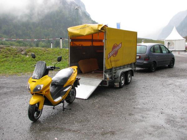 Solar Scooter sport
I am not yet allowed to drive it myself. So the scooter for the driving license training is brought per trailer from Mr.Schönaigner in Bad Hofgastein to the Brandlhof.