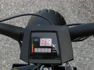 Tacho difference Elmoto HR2
When You drive 5km according to milestones, the odometer shows 5560m. 1 km on the display are 899m. It was not possible to check the speed.
Picture 2