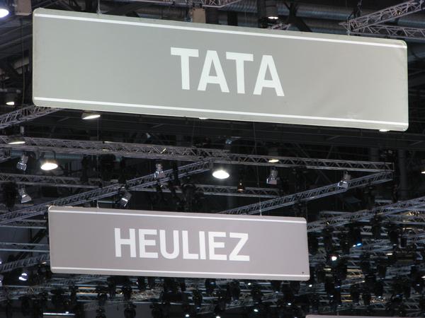 Neue Namen Autobranche
Tata aus Indien bringt eine Europaversion vom billigst Auto Nano und zeigt ein Elektroauto. Heuliez aus Frankreich zeigt 2 interessante Elektrofahrzeuge.