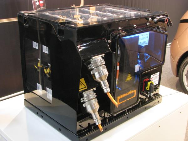 Battery for Hybrid bus truck from Magna
First application for hybrid in commercial vehicles: Applications with much stop and go like buses in city traffic or garbage trucks.