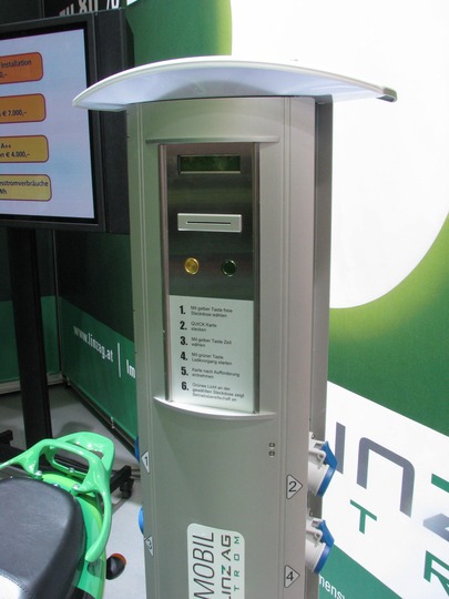 Recharge station from Linz AG
1.) Choose with the yellow button the outlet 2) Put bank card in slot 3) Choose with yellow button the time 4.) Start with green button charging
