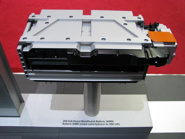 Porsche Cayenne 1,7 kWh battery
To drive 125 kg solar scooter sport + 75 kg driver are 2,56 kWh batteries built in. For 2300 kg SUV should be on the other hand this 1,7 kWh battery enough.