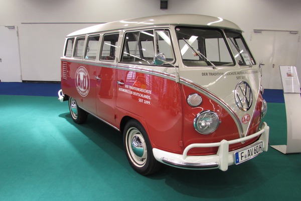 VW Bus Leichtbau
Wie spart man bei einem Auto 800 kg ein? Dieser Messestand zeigt es, VW Bus mit nur 1140 kg Leergewicht. Der Leichteste der aktuellen Generation wiegt 1946 kg.