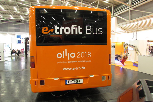 Diesel- zu Elektrobus umbauen
An so einem Dieselbus ist ja nur eines falsch: der Motor. Ein Pilotprojekt der Firma Intech und der Stadtwerke Landshut.
Bild 1
