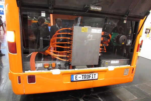 Diesel- zu Elektrobus umbauen
An so einem Dieselbus ist ja nur eines falsch: der Motor. Ein Pilotprojekt der Firma Intech und der Stadtwerke Landshut.
Bild 3