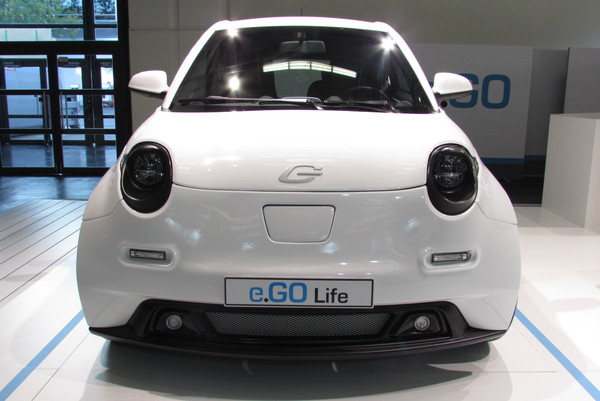 e.GO life elektrisches Stadtauto aus Deutschland
In 3 Ausstattungsvarianten soll 2019 der e.GO life kommen. Motore mit 20, 40, 60 kW, Akkus mit 14,9, 17,9 oder 23,9 kWh Akku.
Bild 1